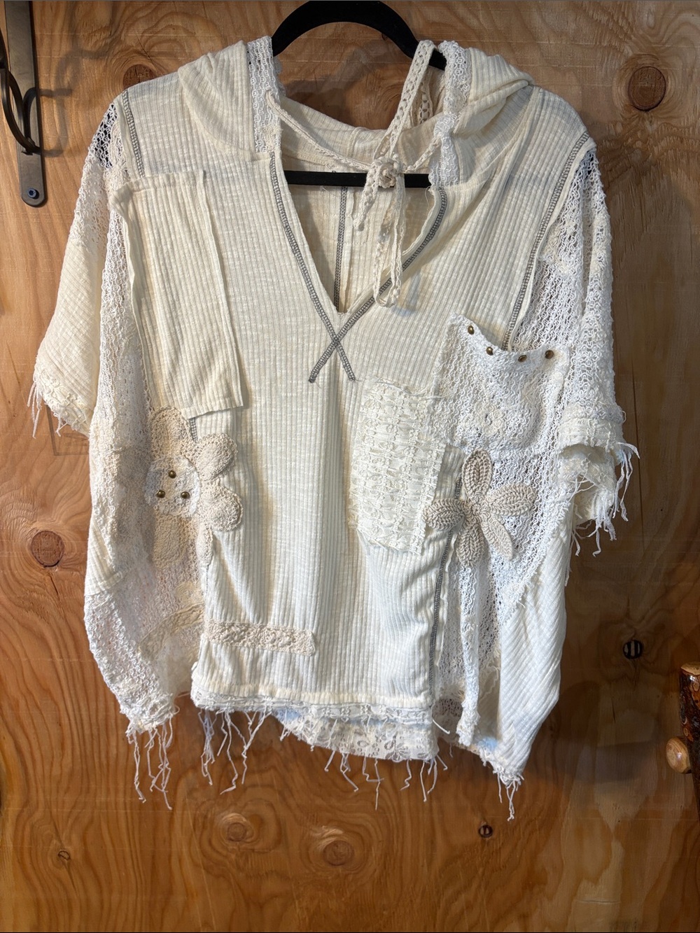 POL Cream Crochet-Pocket Hooded Top